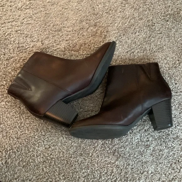 Vionic dark brown weather resistant ankle boots - Picture 5 of 6